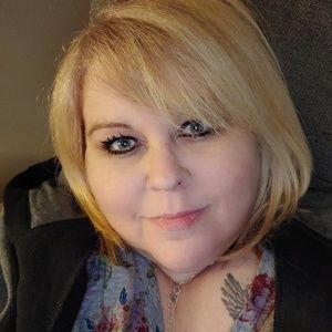 Meet your Posher, Angie